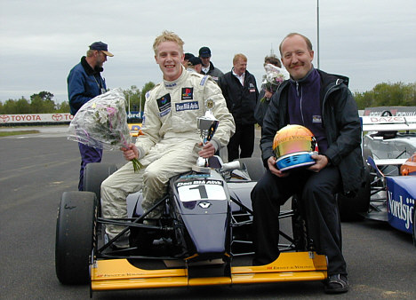 Teamejer og -chef Henrik Nymark (th) sammen med Philip Andersen (tv) - sammen vandt de Formel Renault 2000 Danmarks mesterskabet to gange!